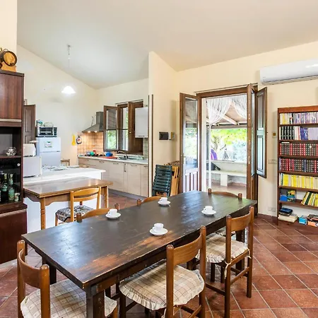 2 Bedroom In Σπίτι διακοπών